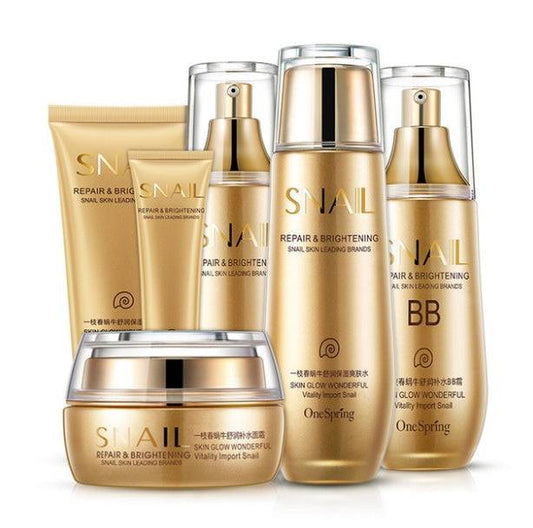6-piece moisturizing and hydrating cosmetics care set.