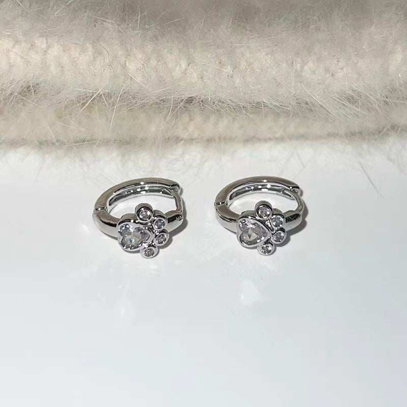 Diamond Studded Love Diamond studded cat paw earrings in pink, blue, and white on alloy material, sweet and cool style.